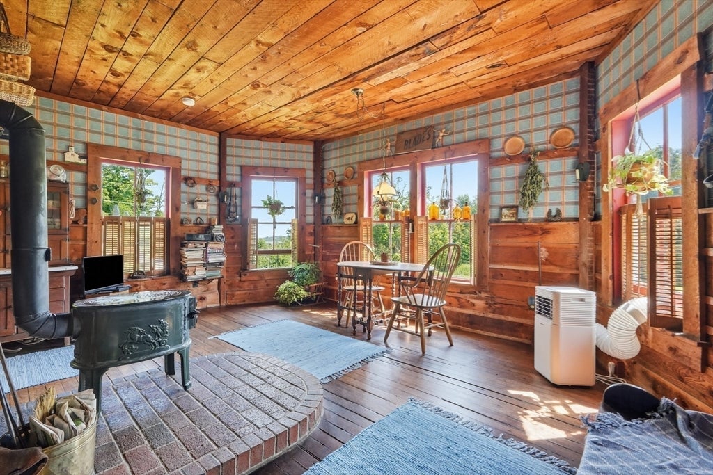 295 Old Post Rd, Worthington, MA Photo #10