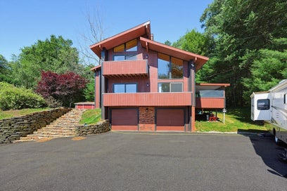 42 Jolicoeur Ave Spencer MA 01562