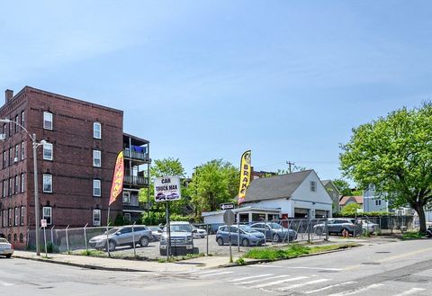 Photo of 395 Maple St, Holyoke, MA 01013 (MLS # 73522062)