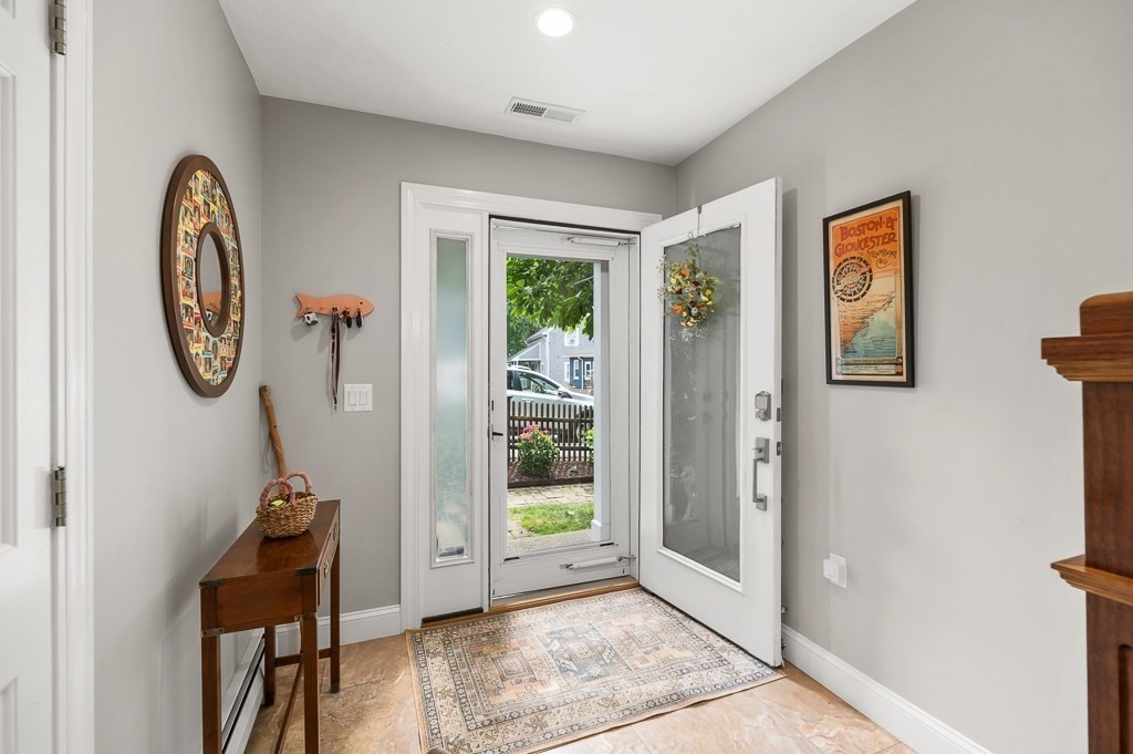 65 E Main St #3, Gloucester, MA, 65 E Main St #3, Gloucester, MA Photo #3