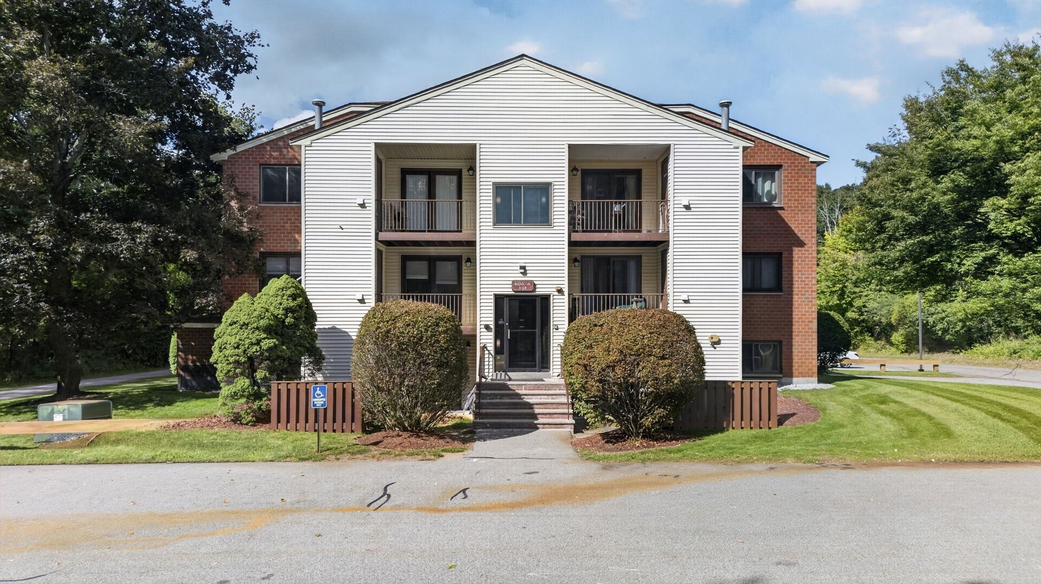 Photo of 189 Littleton Rd, Chelmsford, MA
