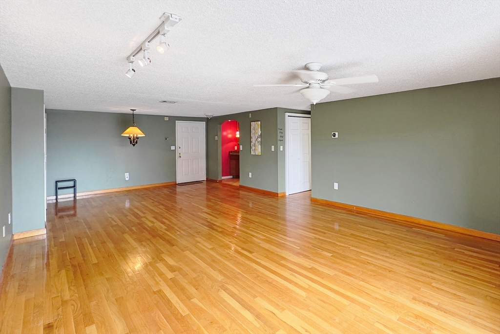 8 9th St 406