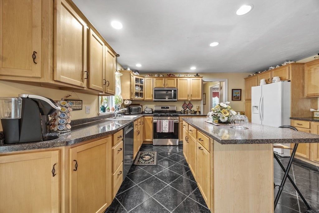 37 Malbone St, Lakeville, MA Photo #12
