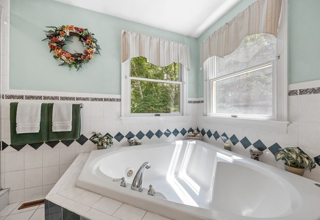 37 Malbone St, Lakeville, MA Photo #27