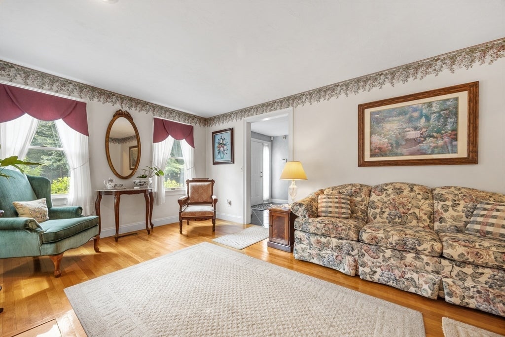 37 Malbone St, Lakeville, MA Photo #9