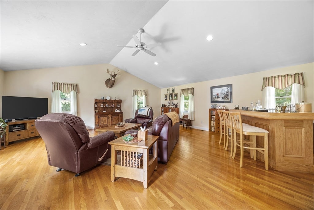 37 Malbone St, Lakeville, MA Photo #20