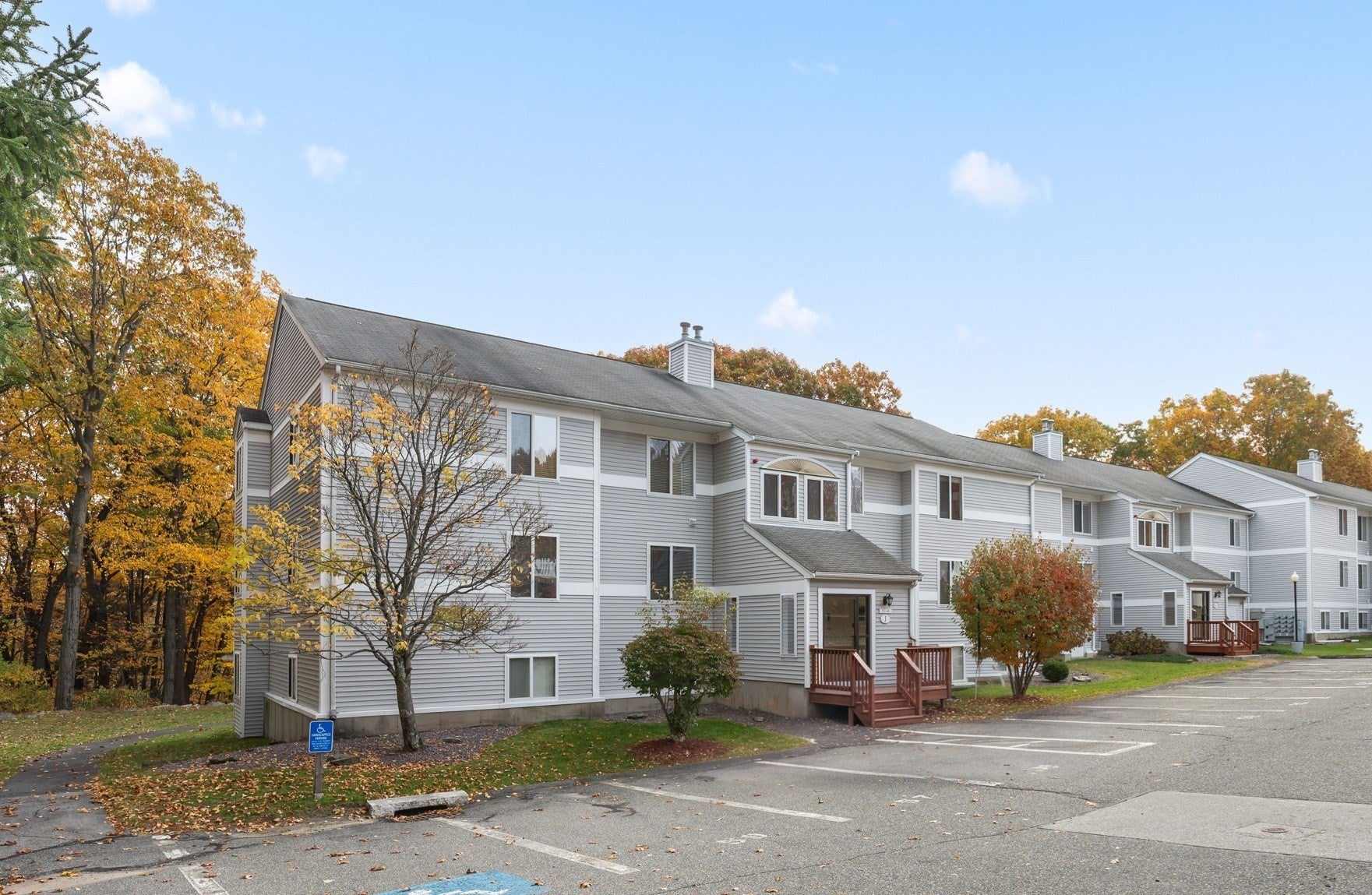 330 Sunderland Rd