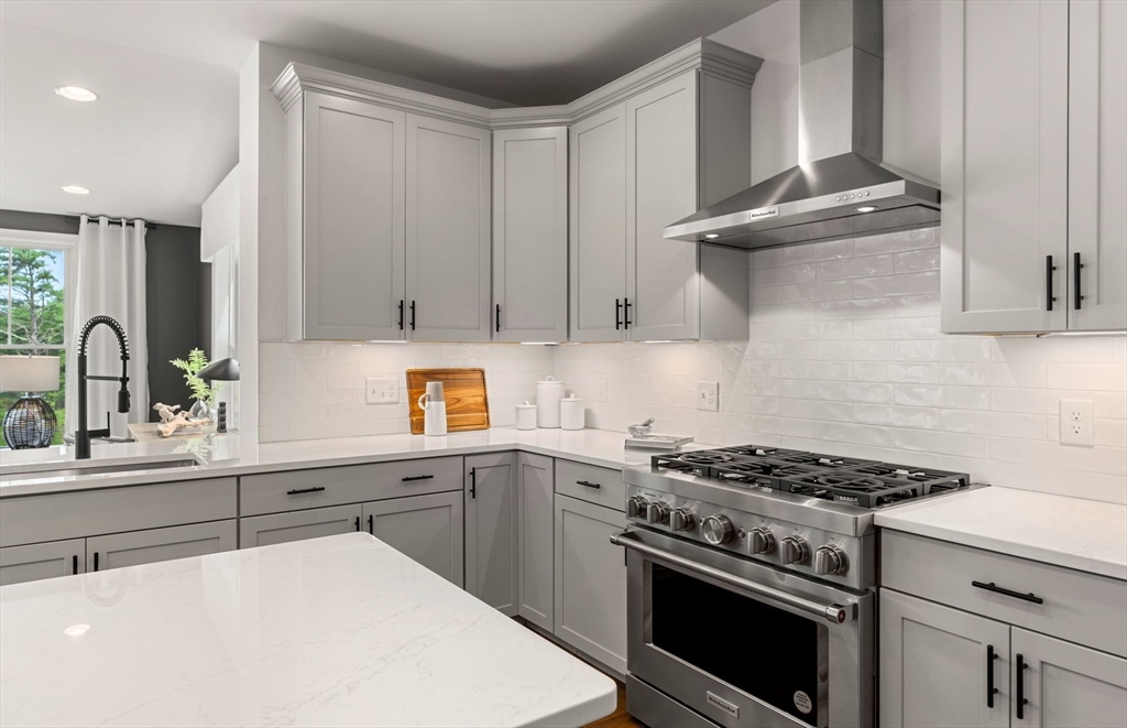 6 Lloyd Circle 25