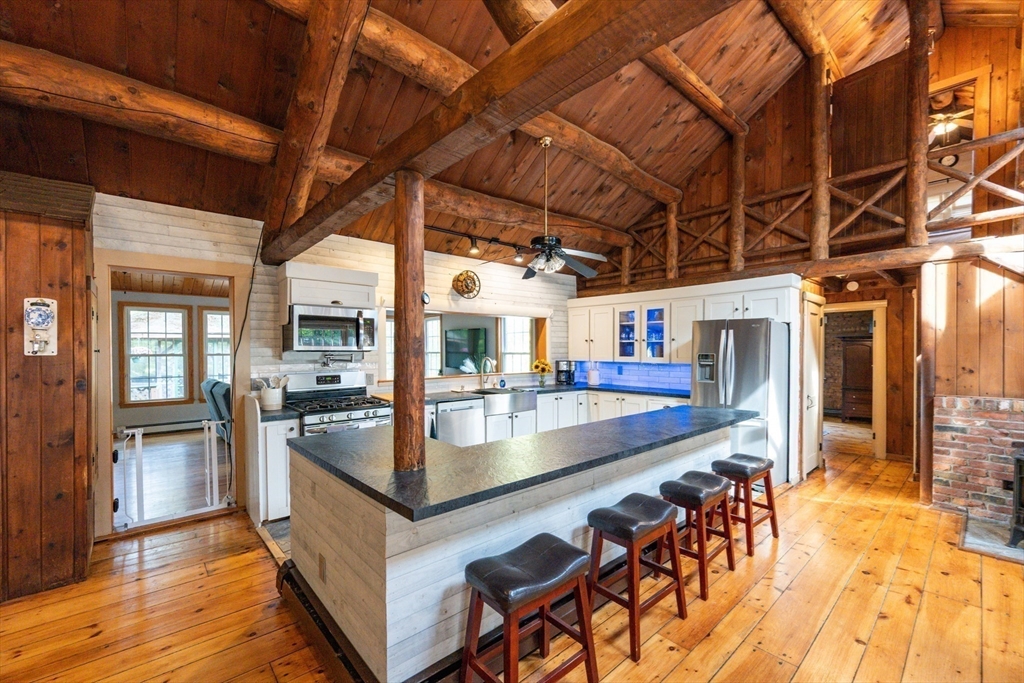 Freetown, Massachusetts 02702, United States, 3 Bedrooms Bedrooms, ,2 BathroomsBathrooms,Residential,Active,219686