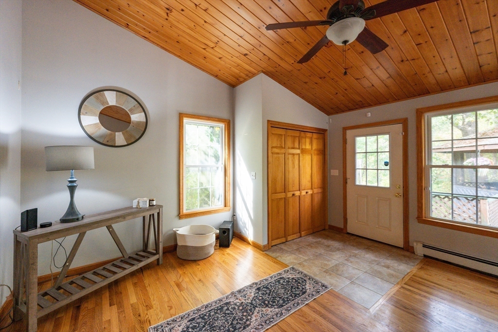 Freetown, Massachusetts 02702, United States, 3 Bedrooms Bedrooms, ,2 BathroomsBathrooms,Residential,Active,219686