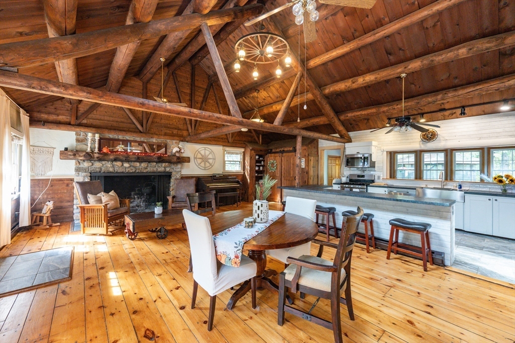 Freetown, Massachusetts 02702, United States, 3 Bedrooms Bedrooms, ,2 BathroomsBathrooms,Residential,Active,219686