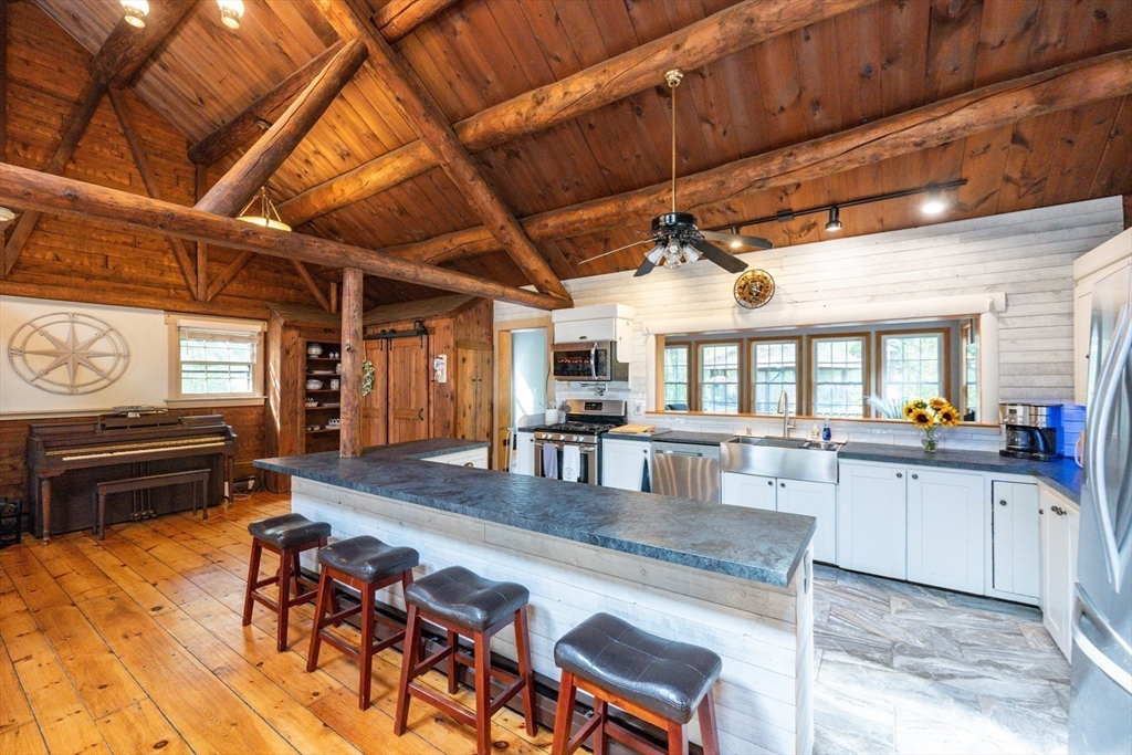 Freetown, Massachusetts 02702, United States, 3 Bedrooms Bedrooms, ,2 BathroomsBathrooms,Residential,Active,219686