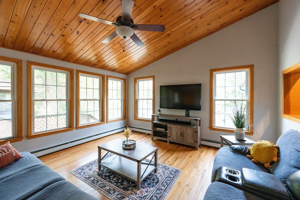 Freetown, Massachusetts 02702, United States, 3 Bedrooms Bedrooms, ,2 BathroomsBathrooms,Residential,Active,219686