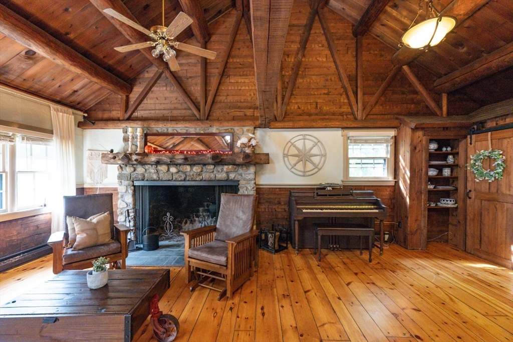 Freetown, Massachusetts 02702, United States, 3 Bedrooms Bedrooms, ,2 BathroomsBathrooms,Residential,Active,219686