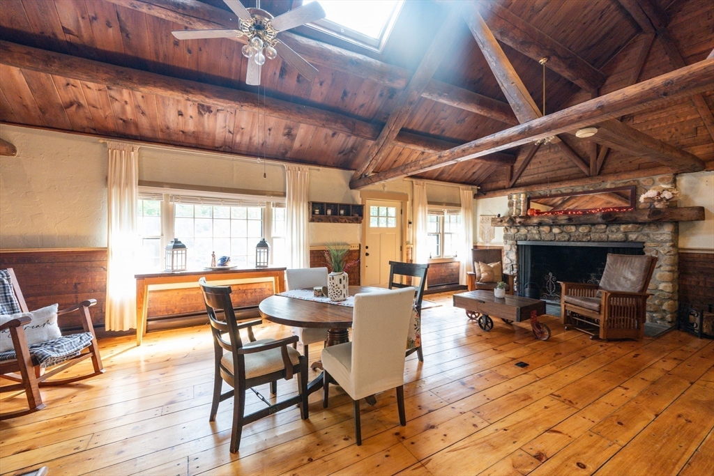 Freetown, Massachusetts 02702, United States, 3 Bedrooms Bedrooms, ,2 BathroomsBathrooms,Residential,Active,219686