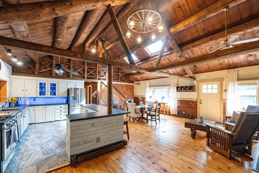 Freetown, Massachusetts 02702, United States, 3 Bedrooms Bedrooms, ,2 BathroomsBathrooms,Residential,Active,219686