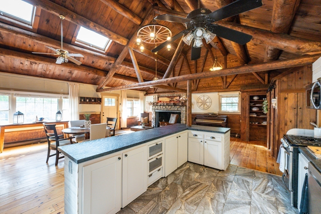 Freetown, Massachusetts 02702, United States, 3 Bedrooms Bedrooms, ,2 BathroomsBathrooms,Residential,Active,219686