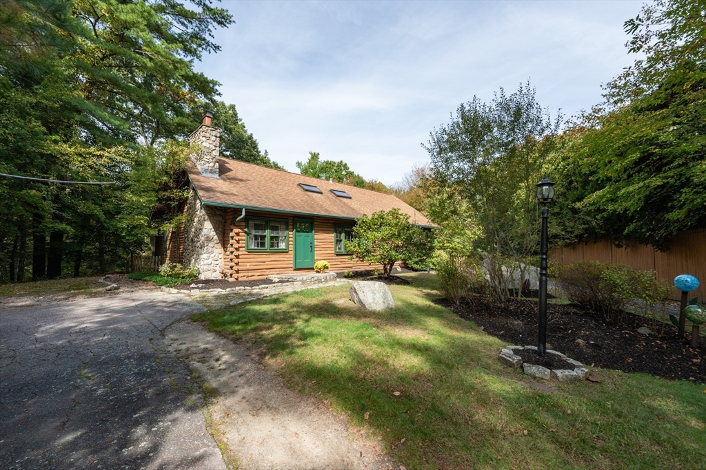 Freetown, Massachusetts 02702, United States, 3 Bedrooms Bedrooms, ,2 BathroomsBathrooms,Residential,Active,219686