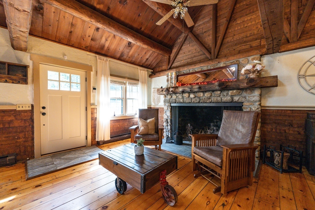 Freetown, Massachusetts 02702, United States, 3 Bedrooms Bedrooms, ,2 BathroomsBathrooms,Residential,Active,219686