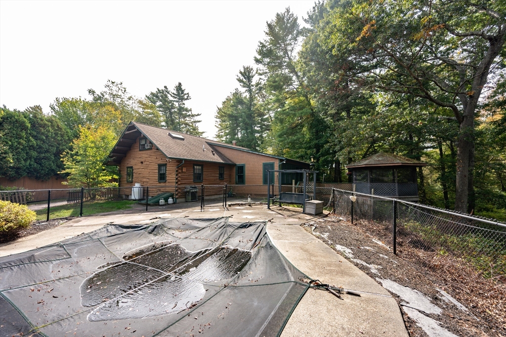 Freetown, Massachusetts 02702, United States, 3 Bedrooms Bedrooms, ,2 BathroomsBathrooms,Residential,Active,219686