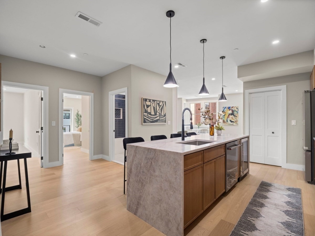 Boston, Massachusetts 02129, United States, 2 Bedrooms Bedrooms, ,2 BathroomsBathrooms,Residential,Active,221073