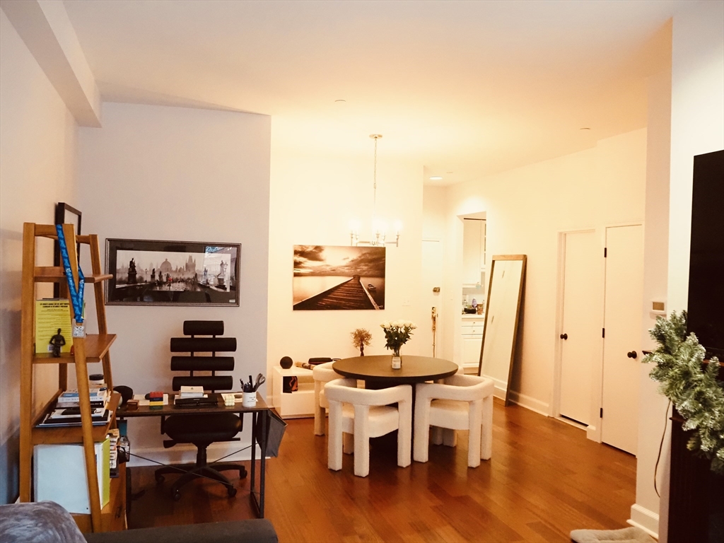 2 Clarendon Street 204