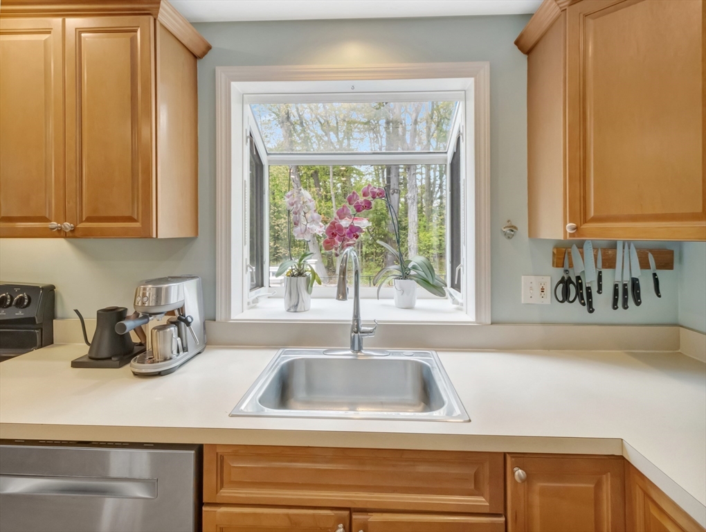 5 Juniper Dr, Mansfield, MA Photo #8