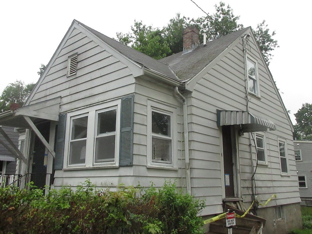 Photo 2 of 14 of 30 Pinewood Street house