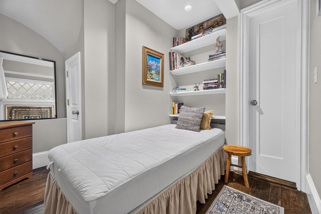14 Hereford ST #1, Boston, MA Photo #17