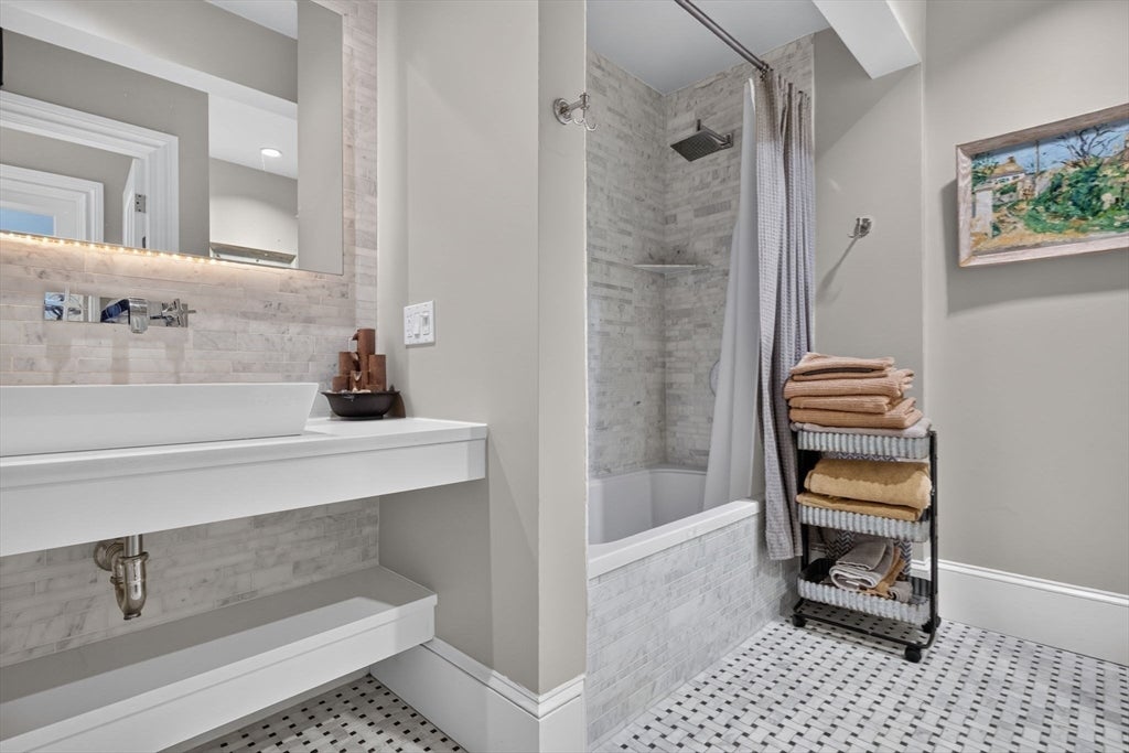 14 Hereford ST #1, Boston, MA Photo #14