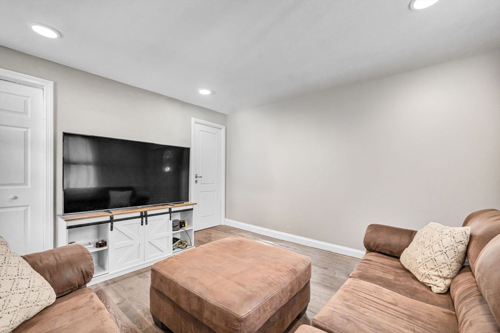 138 Endicott St, Springfield, MA Photo #38