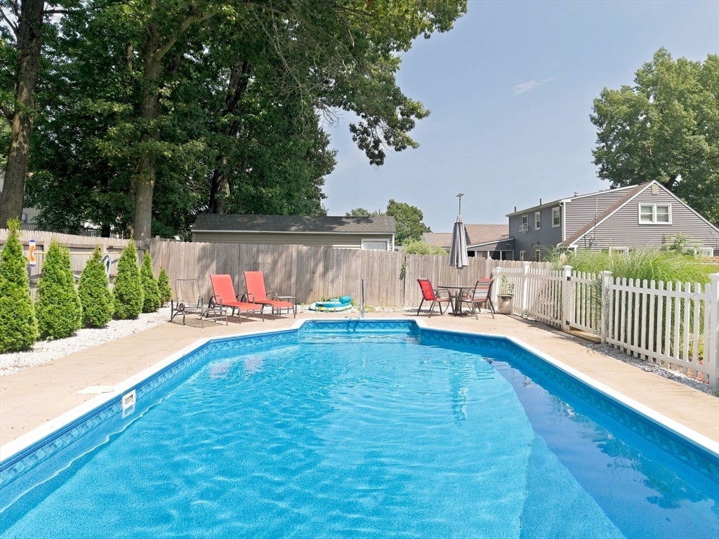 138 Endicott St, Springfield, MA Photo #5
