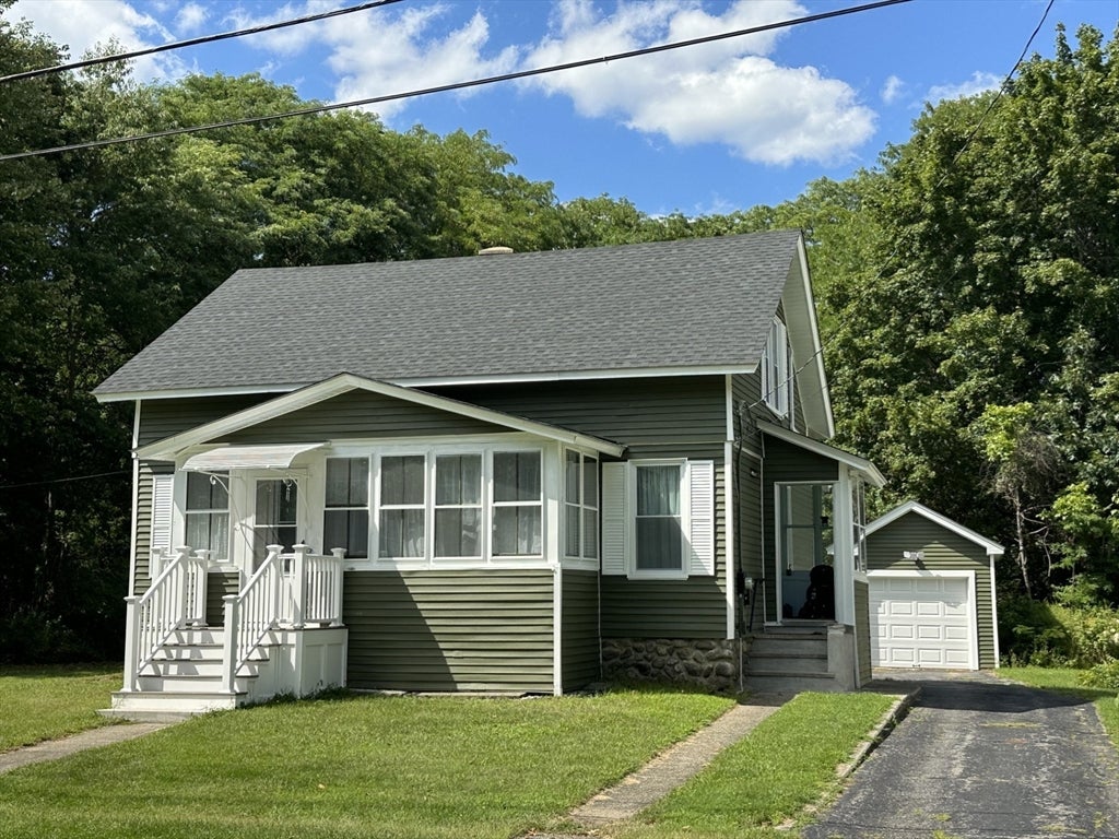 9 Idalla Ave, Worcester, MA Photo #2