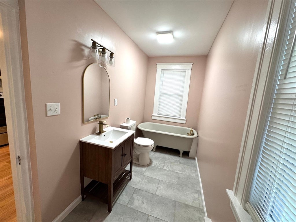 9 Idalla Ave, Worcester, MA Photo #6