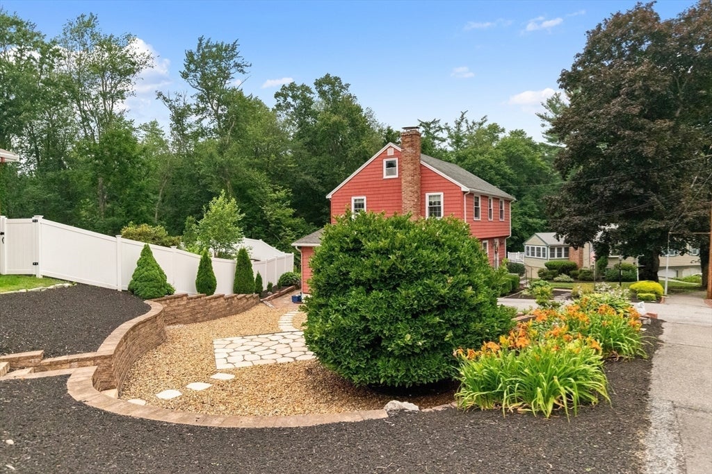 8 Indian Lane