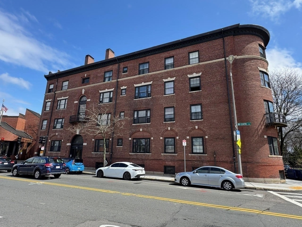 754 Centre St 14