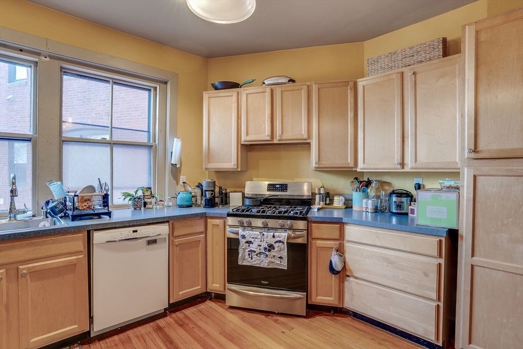 754 Centre St 14