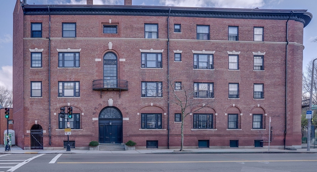 754 Centre St 14