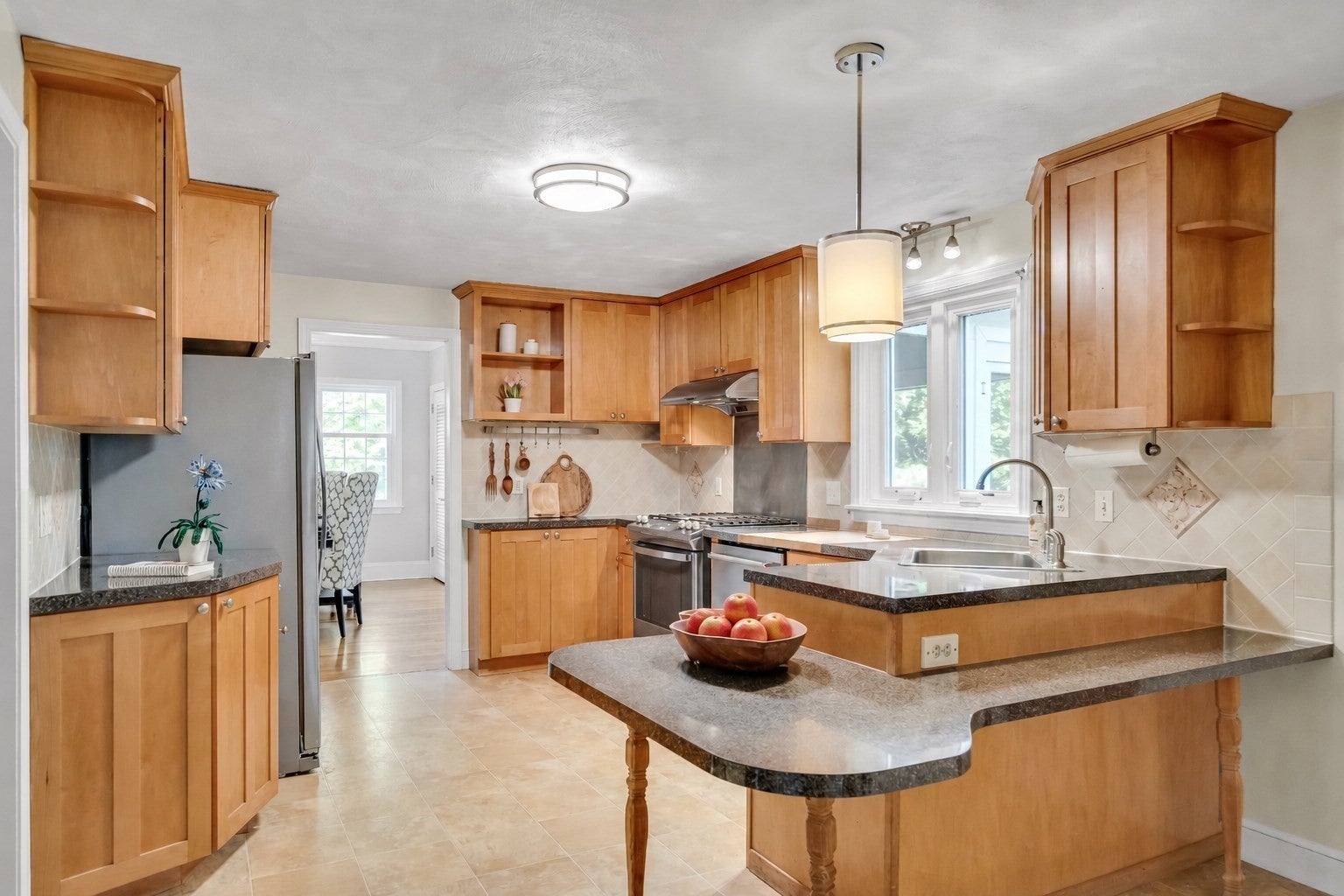 8 Barry Dr, Framingham, MA Photo #10