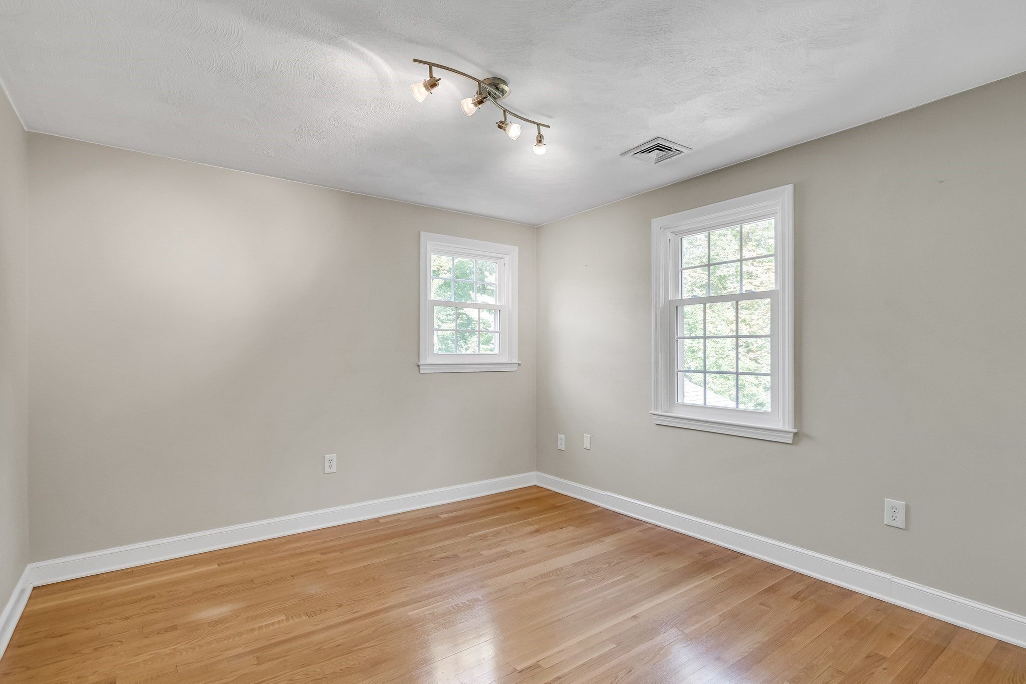 8 Barry Dr, Framingham, MA Photo #25