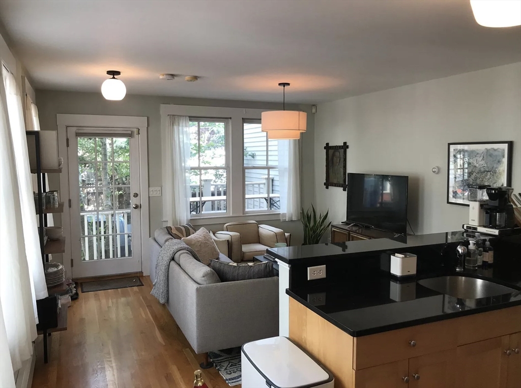 Cambridge, Massachusetts 02139, United States, 1 Bedroom Bedrooms, ,1 BathroomBathrooms,Residential,Active,170329