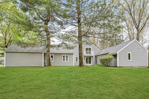 12 Steepletree Ln 12 Wayland MA 01778