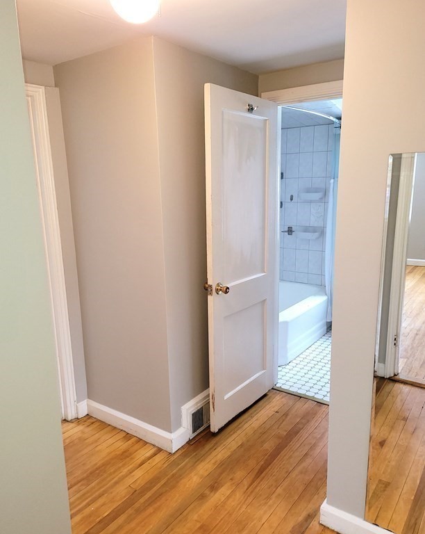 Framingham, Massachusetts 01702, United States, 2 Bedrooms Bedrooms, ,1 BathroomBathrooms,Residential,Active,102319