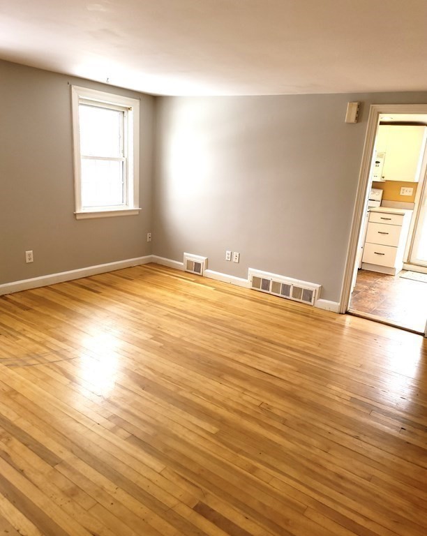 Framingham, Massachusetts 01702, United States, 2 Bedrooms Bedrooms, ,1 BathroomBathrooms,Residential,Active,102319