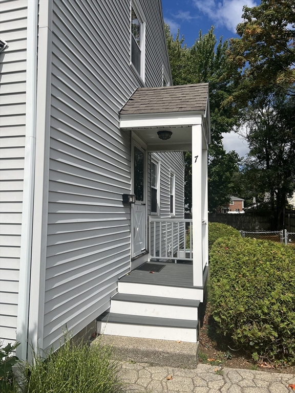 Framingham, Massachusetts 01702, United States, 2 Bedrooms Bedrooms, ,1 BathroomBathrooms,Residential,Active,102319