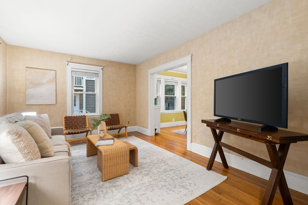 5-7 Locke St