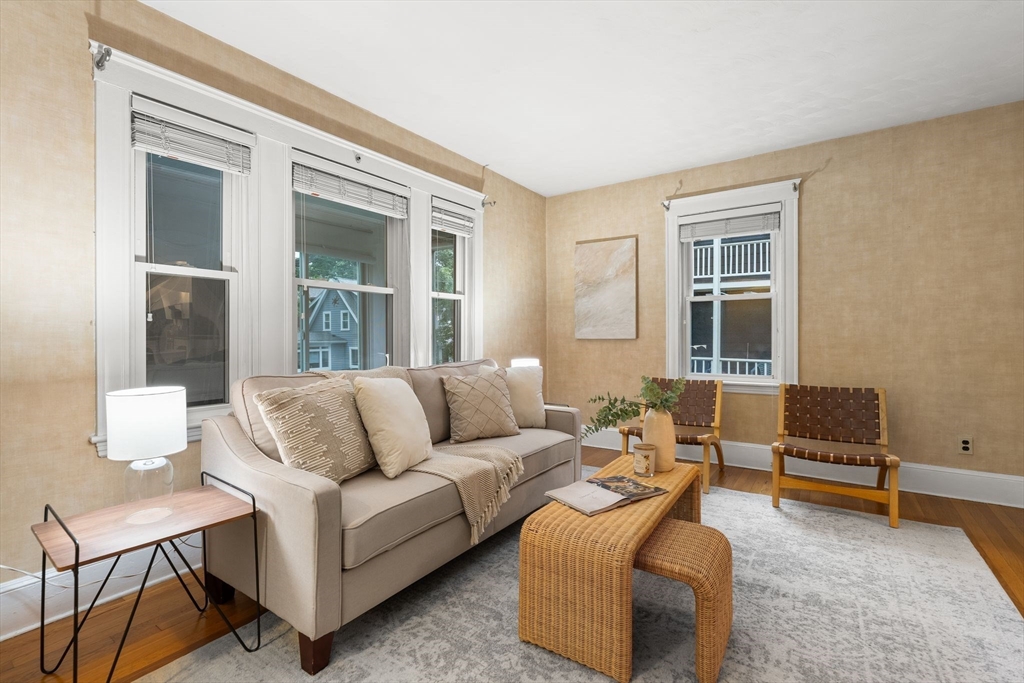5-7 Locke St