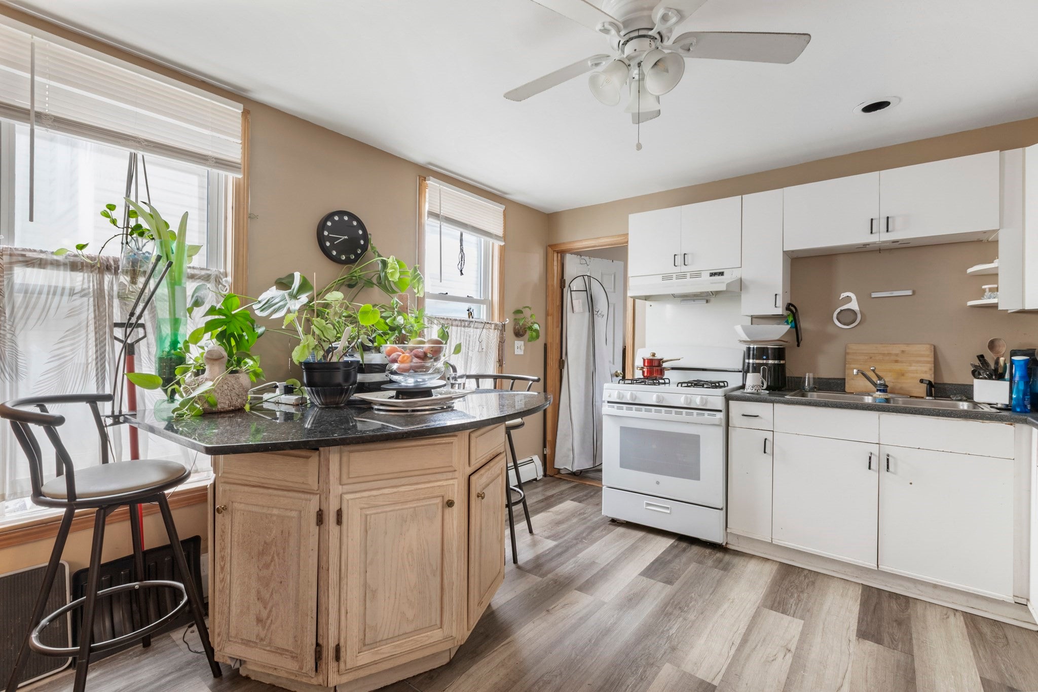 381 Pine St, Fall River, MA Photo #10