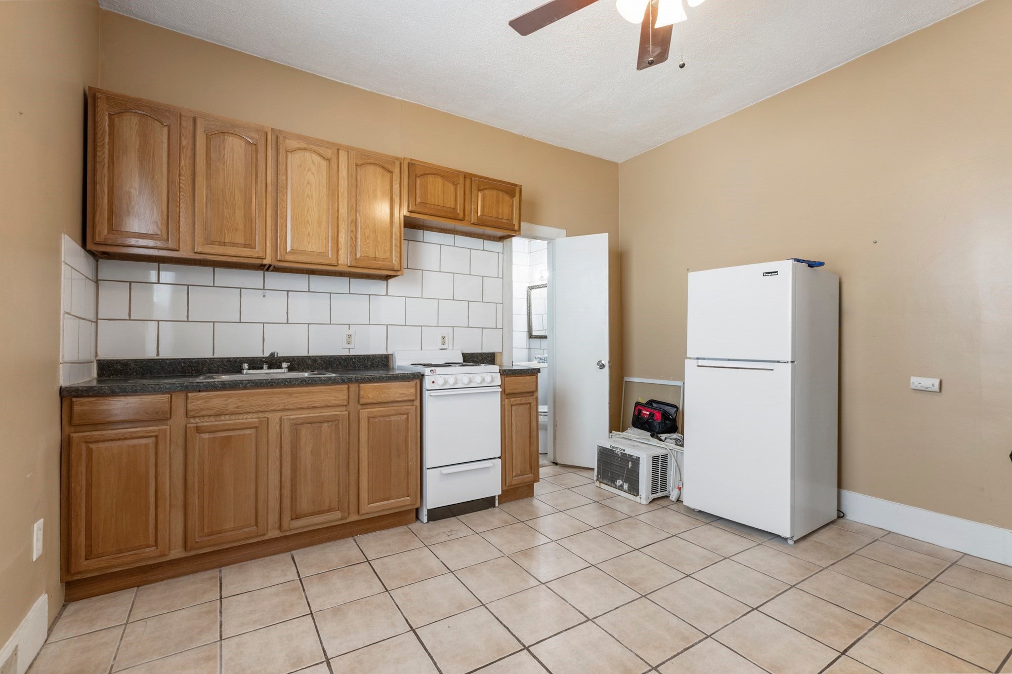 381 Pine St, Fall River, MA Photo #19