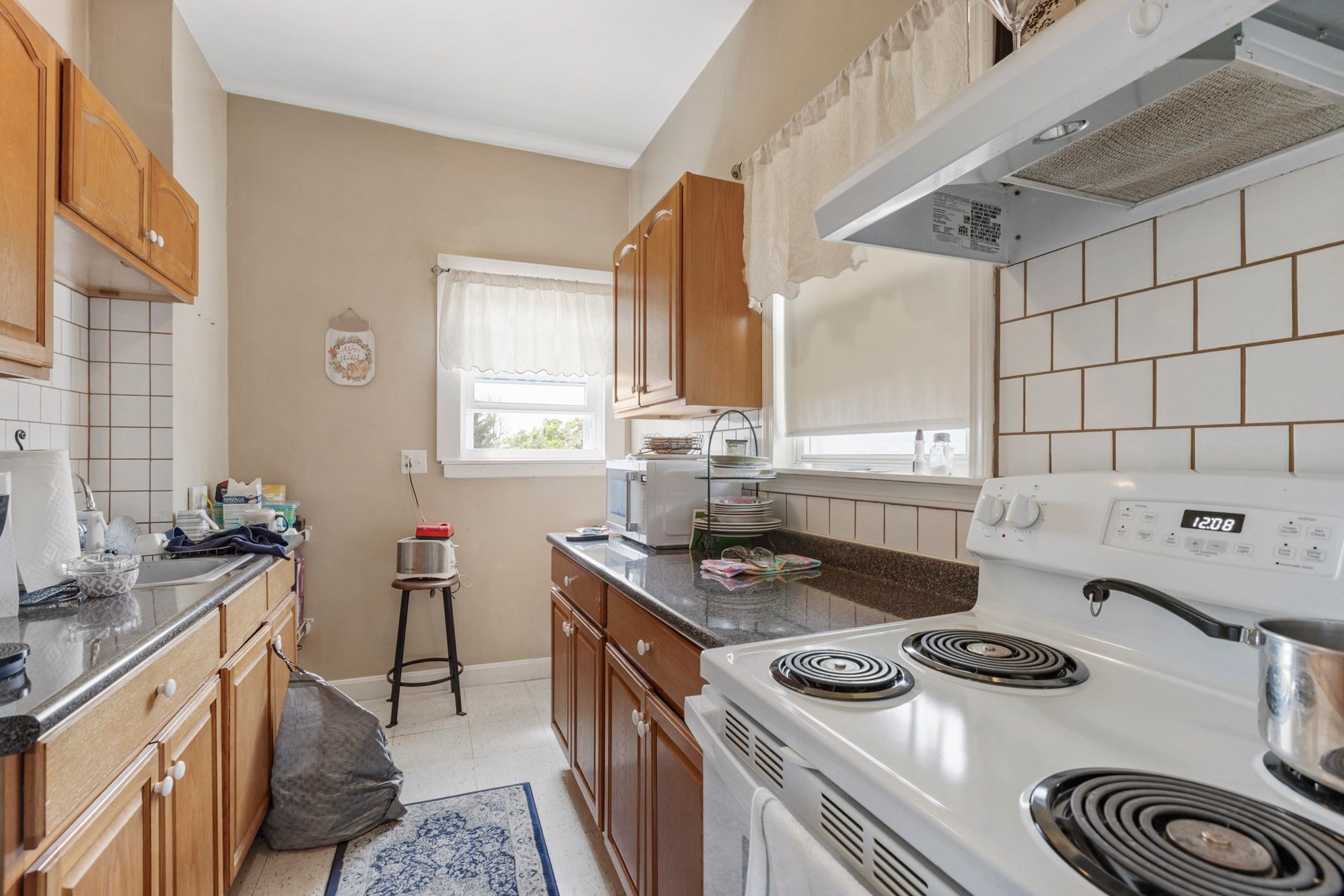 381 Pine St, Fall River, MA Photo #25